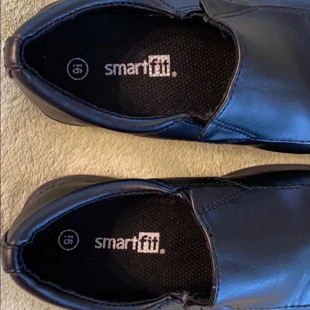 Smart Fit black shoes kids size 9 1/2 durable